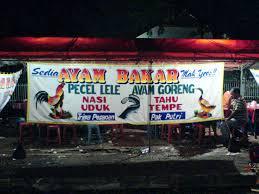 Kisah Pakde, Pedagang Pecel Ayam Palmerah Bertahan di Tengah COVID-19